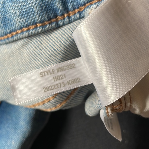 Madewell Curvy Perfect Vintage Jean in Denman Wash: Ripped Edition - Picture 3 of 4